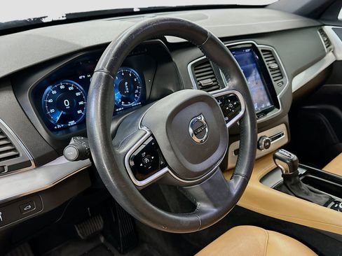 Used 2017 Volvo XC90 T6 Momentum w/ Vision Package image 18