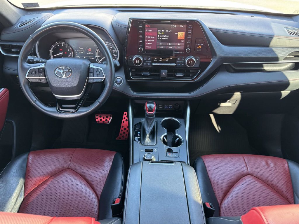 Used 2022 Toyota Highlander XSE AWD/4WD image 2