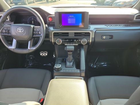 Used 2025 Toyota Tacoma TRD Sport AWD/4WD image 9