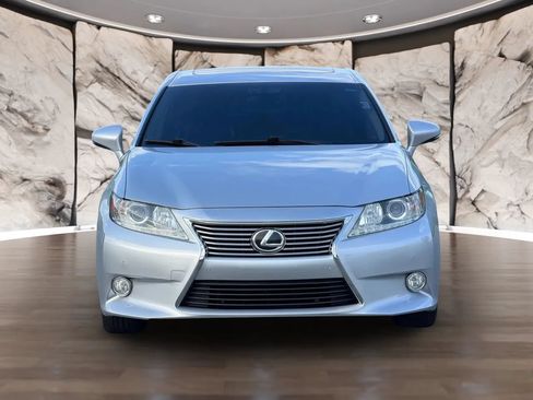 Used 2013 Lexus ES 350 w/ Luxury Pkg FWD image 2