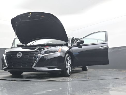 Certified 2025 Nissan Altima 2.5 S FWD image 41