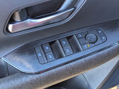 Certified 2025 Nissan Kicks SV image 20