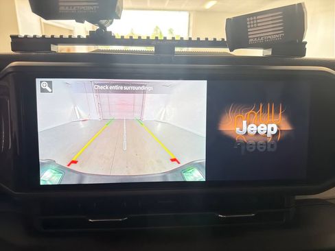 Used 2024 Jeep Gladiator Sport AWD/4WD image 18