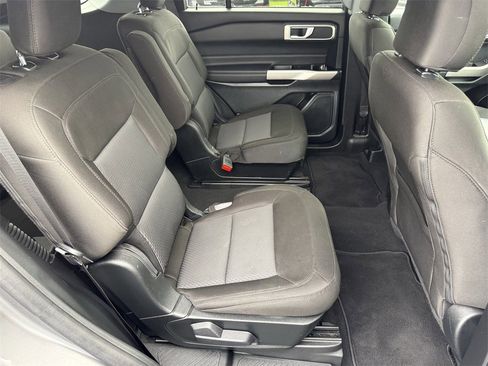 Used 2024 Ford Explorer XLT image 38