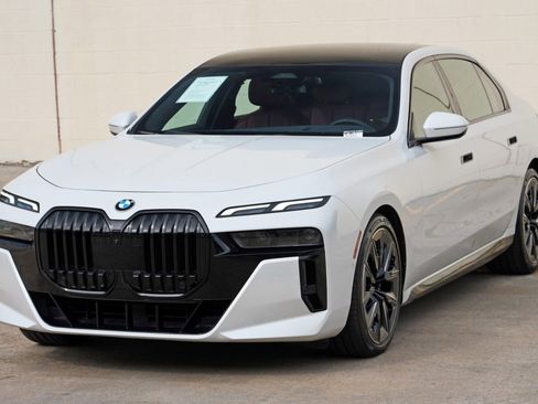 Used 2023 BMW 740i w/ Parking Assistance Package RWD image 61