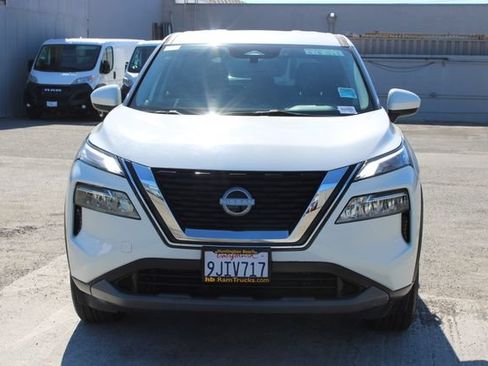 Used 2023 Nissan Rogue SV FWD image 2