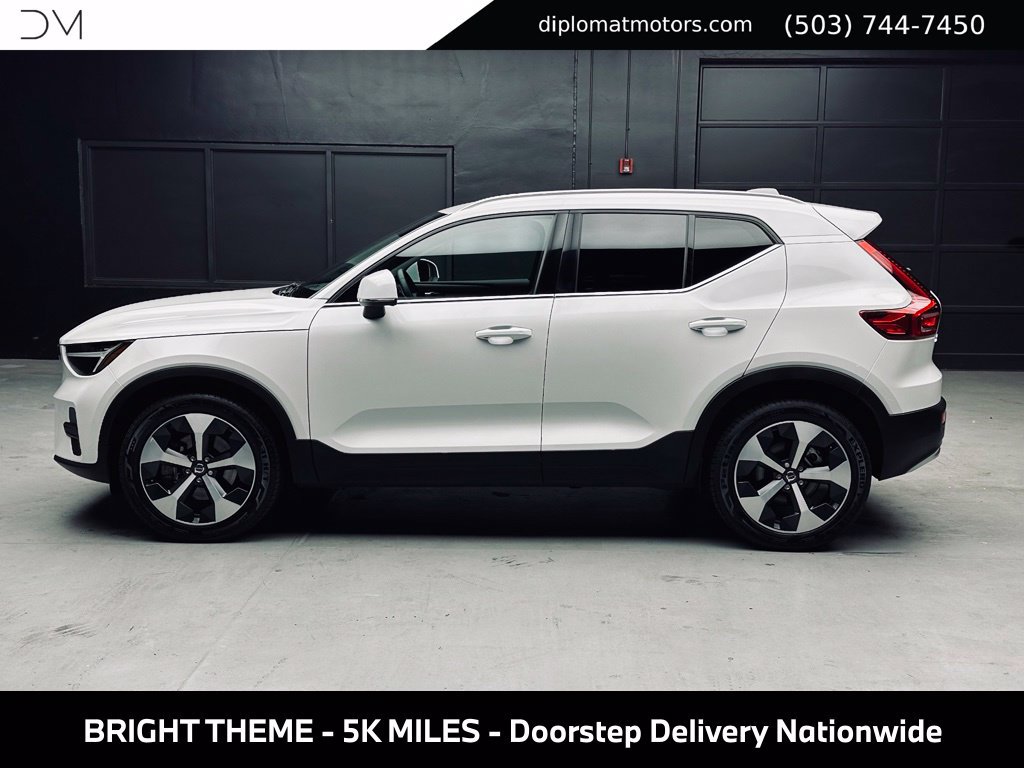 Used 2025 Volvo XC40 B5 Core w/ Protection Package Premier AWD/4WD image 4