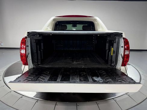 Used 2012 Chevrolet Avalanche LTZ RWD image 13