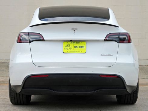 Used 2022 Tesla Model Y Performance AWD/4WD image 11