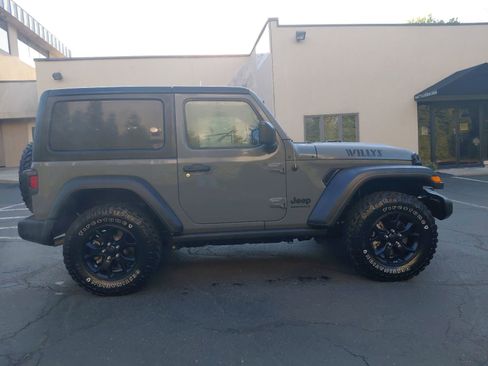 Used 2022 Jeep Wrangler Sport AWD/4WD image 32