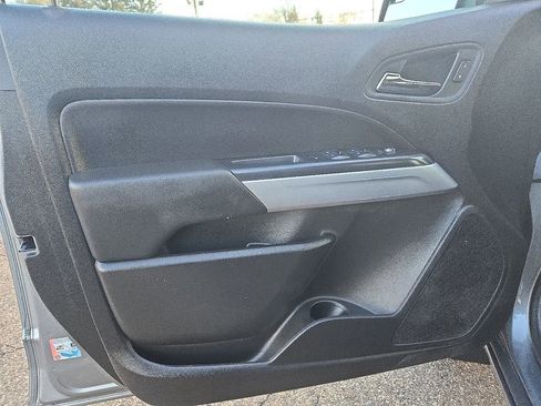 Used 2021 Chevrolet Colorado LT w/ LT Convenience Package image 17