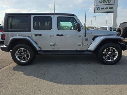 Used 2019 Jeep Wrangler Unlimited Sahara image 4