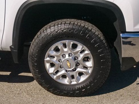 Used 2024 Chevrolet Silverado 3500 LT image 5