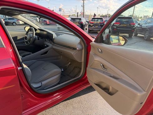 Used 2024 Hyundai Elantra SEL FWD image 10