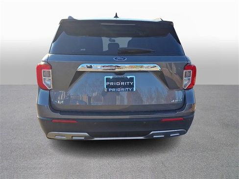 Used 2023 Ford Explorer XLT w/ Equipment Group 202A image 5