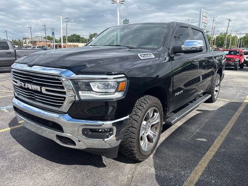 Used 2023 RAM 1500 Laramie AWD/4WD image 3