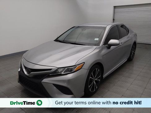 Used 2020 Toyota Camry SE image 1