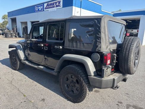 Used 2011 Jeep Wrangler Unlimited Sport image 4