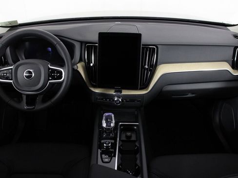 New 2026 Volvo XC60 B5 Plus w/ Climate Package PRO AWD/4WD image 5