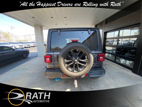 Used 2023 Jeep Wrangler Sahara w/ Cold Weather Group AWD/4WD image 7