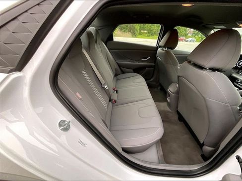 Used 2024 Hyundai Elantra SEL FWD image 16