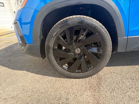 Used 2024 Volkswagen Taos SE image 18