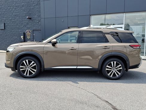 Certified 2023 Nissan Pathfinder Platinum w/ Cargo Package AWD/4WD image 4