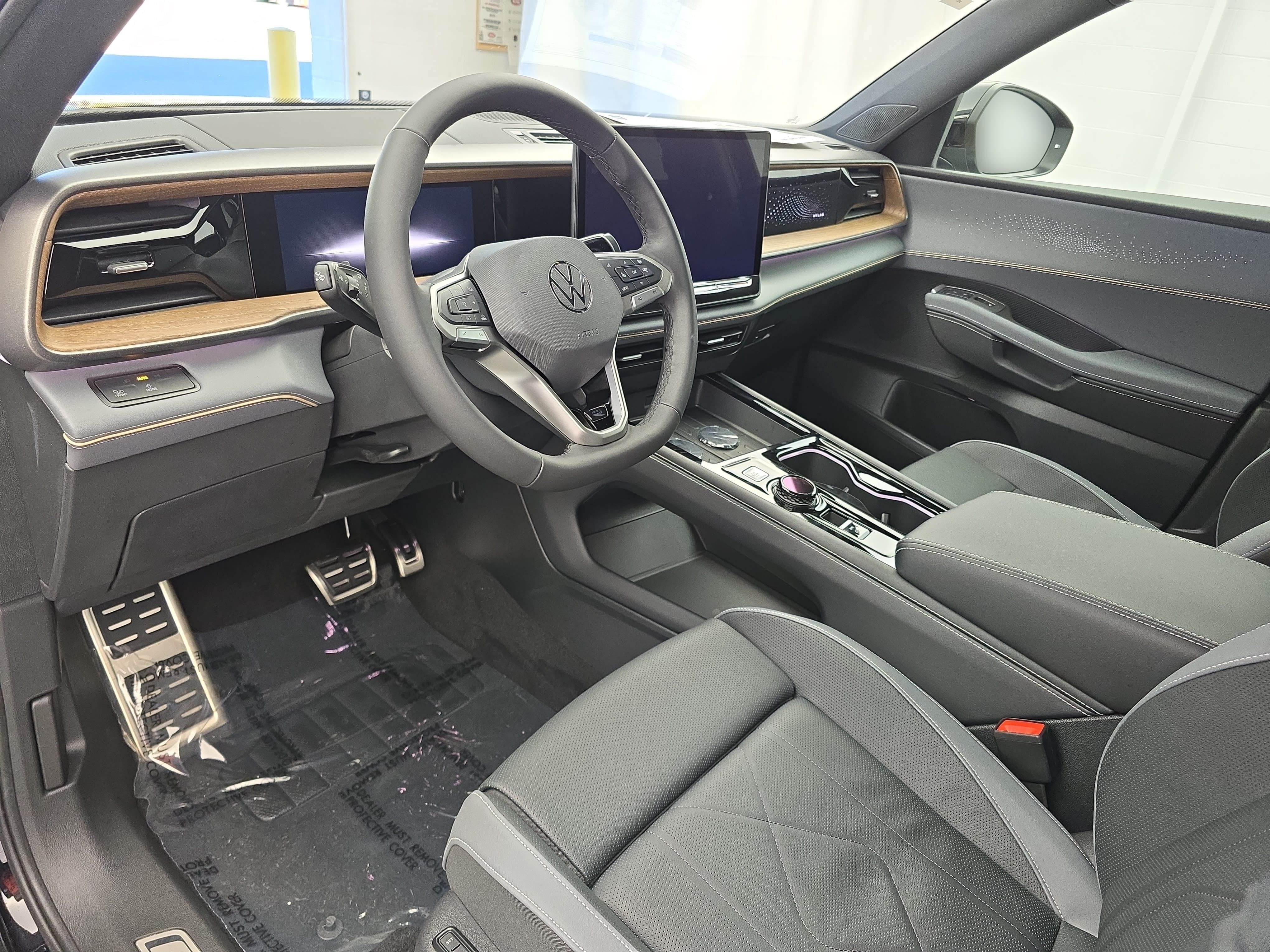 New 2027 Volkswagen Atlas SEL R-Line AWD/4WD image 17