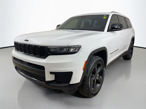 Used 2023 Jeep Grand Cherokee L Laredo image 3