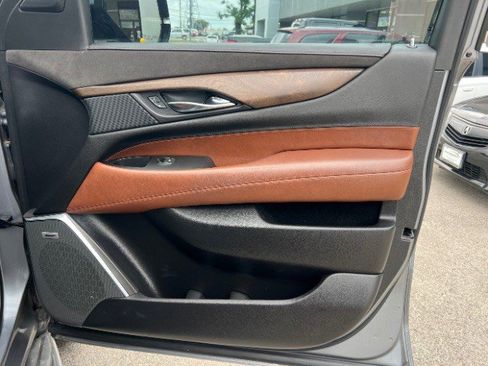 Used 2018 Cadillac Escalade Luxury AWD/4WD image 22