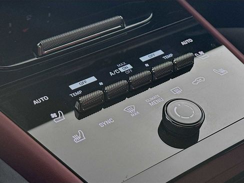 Certified 2025 Porsche Cayenne image 21