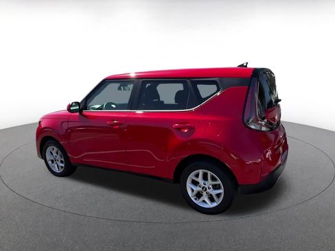 Used 2025 Kia Soul LX w/ LX Technology Package FWD image 9