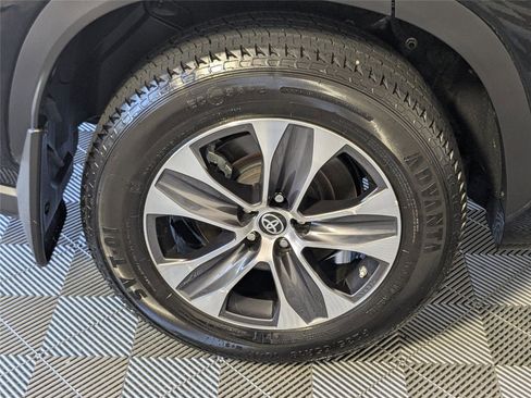 Certified 2023 Toyota Highlander XLE image 27