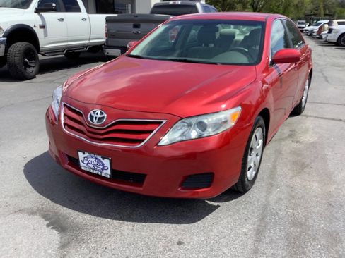 Used 2010 Toyota Camry LE FWD image 4