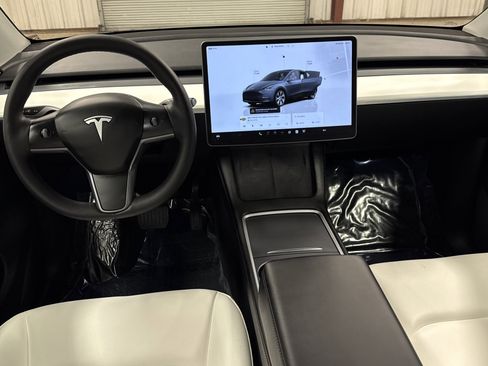 Used 2023 Tesla Model Y Long Range image 16