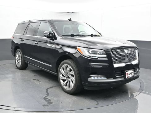 Used 2024 Lincoln Navigator Premiere AWD/4WD image 6