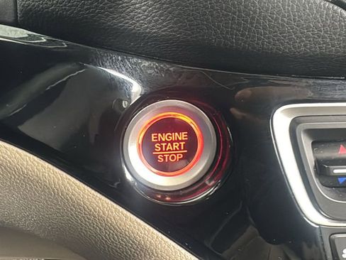 Used 2016 Honda Pilot Touring image 26