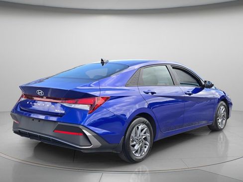 Used 2024 Hyundai Elantra SEL image 8