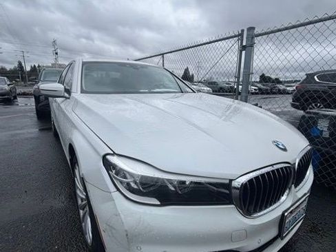 Used 2016 BMW 740i image 4