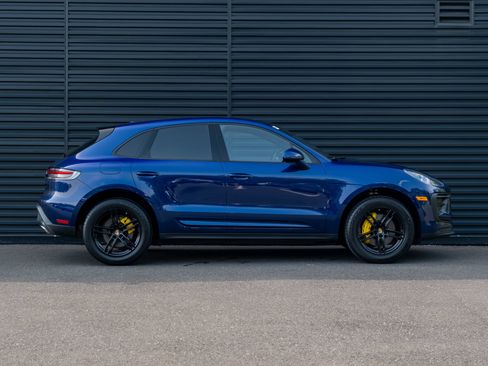 Used 2023 Porsche Macan AWD/4WD image 9