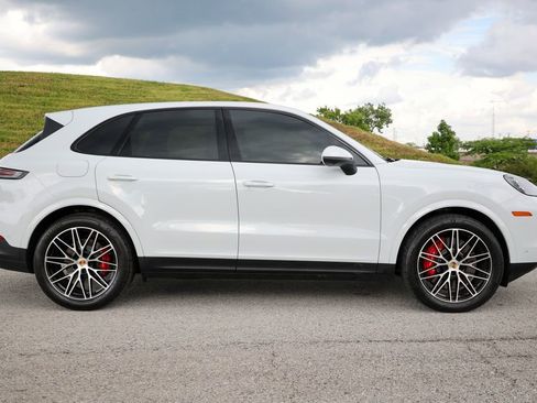 Certified 2025 Porsche Cayenne S AWD/4WD image 44