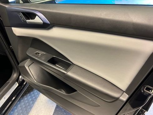 Certified 2023 Volkswagen Taos SE w/ Panoramic Sunroof Package FWD image 11