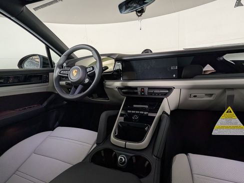 New 2026 Porsche Cayenne Coupe image 22