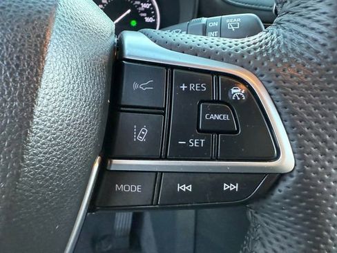 Used 2023 Toyota Sienna Limited image 29