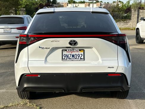 Used 2023 Toyota bZ4X XLE w/ Weather Package image 5