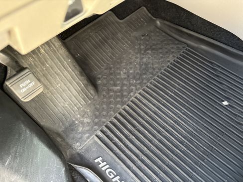 Used 2017 Toyota Highlander Limited image 17