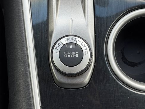 Used 2013 Nissan Pathfinder SV AWD/4WD image 30