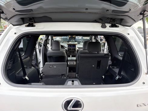Used 2022 Lexus GX 460 Premium w/ Accessory Package AWD/4WD image 15