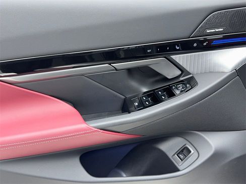 Used 2026 BMW 530i xDrive image 40