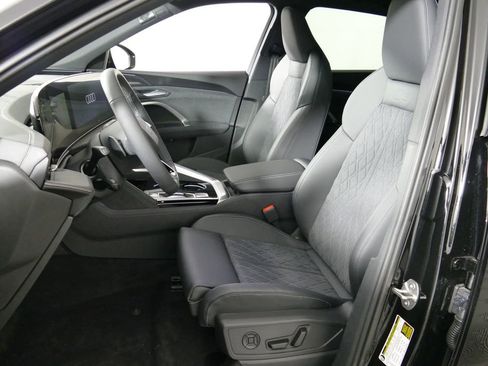 Used 2025 Audi Q5 2.0T Premium Plus w/ Premium Plus Package AWD/4WD image 18